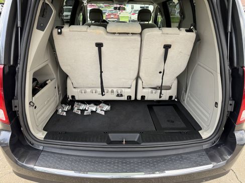 Used 2016 Dodge Grand Caravan SXT FWD image 28