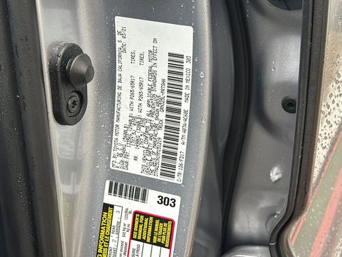 Used 2021 Toyota Tacoma TRD Sport w/ Technology Package image 38