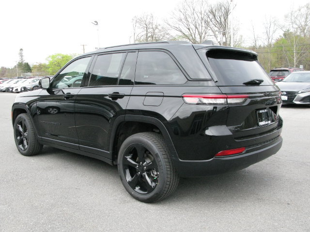 Used 2023 Jeep Grand Cherokee Limited w/ Black Appearance Package AWD/4WD image 8