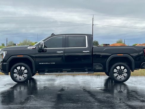 Used 2024 GMC Sierra 3500 Denali w/ Denali Reserve Package AWD/4WD image 7