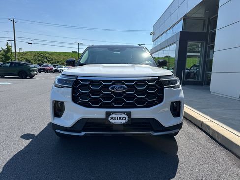 New 2026 Ford Explorer Platinum w/ LUX Leather Package AWD/4WD image 2
