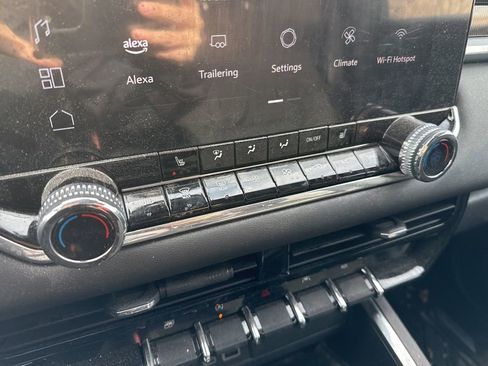 Used 2024 GMC Canyon Elevation w/ Convenience Package image 8