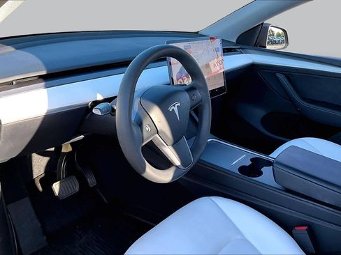 Used 2023 Tesla Model Y Long Range AWD/4WD image 17