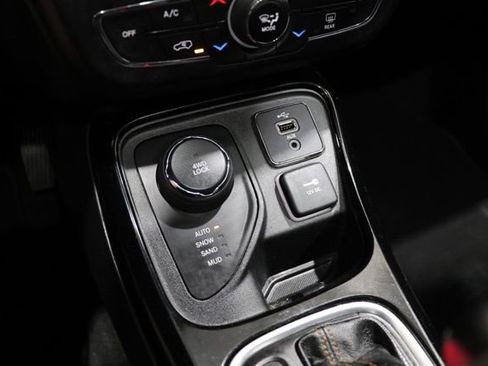 Used 2018 Jeep Compass Limited w/ Navigation Group AWD/4WD image 30