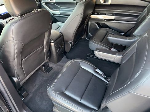 Used 2022 Ford Explorer XLT image 18