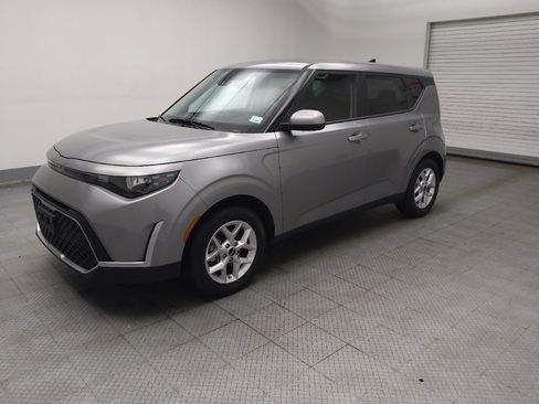 Used 2025 Kia Soul LX w/ LX Technology Package image 2