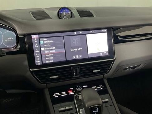 Used 2020 Porsche Cayenne E-Hybrid image 16