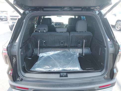 Used 2025 Chevrolet Traverse LT w/ Driver Confidence Package AWD/4WD image 9
