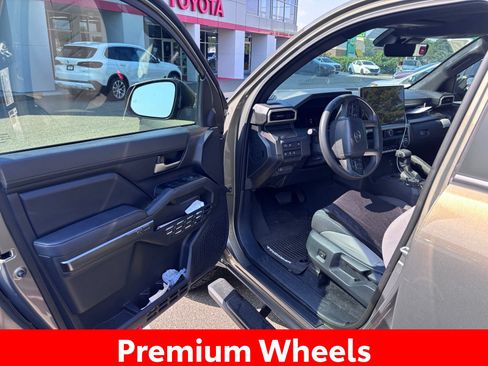 Used 2025 Toyota Tacoma TRD Off-Road AWD/4WD image 13