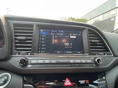Used 2017 Hyundai Elantra Sport w/ Sport Premium Package 06 FWD image 14