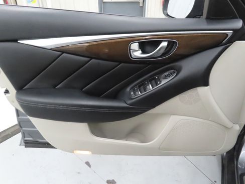 Used 2019 INFINITI Q50 Luxe w/ Essential Package (3.0T Luxe) image 9