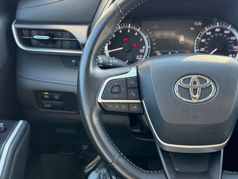 Used 2024 Toyota Highlander XLE image 31