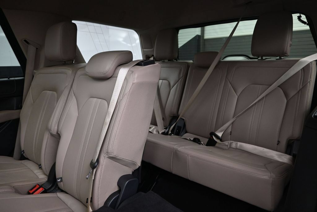 Used 2024 Ford Expedition Limited AWD/4WD image 24