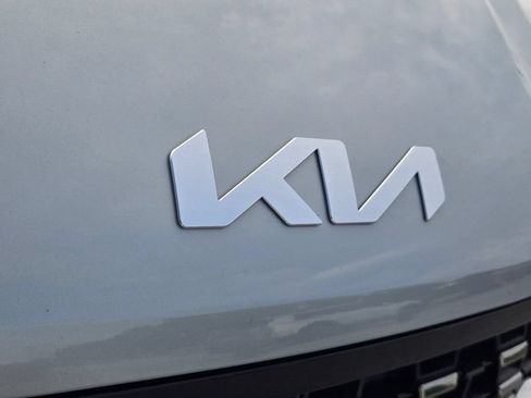 Used 2025 Kia Carnival SX w/ SX Dark Edition Package FWD image 5