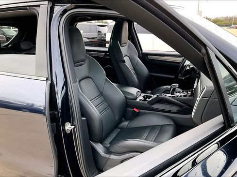 Used 2023 Porsche Cayenne image 16