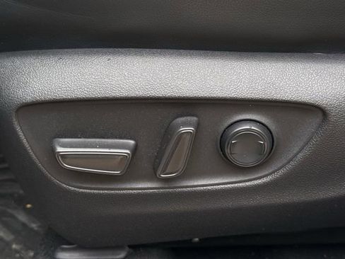 Used 2021 Toyota Highlander XLE AWD/4WD image 28