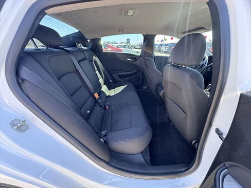 Used 2018 Chevrolet Malibu LS w/ LPO, Convenience Package 1 FWD image 9