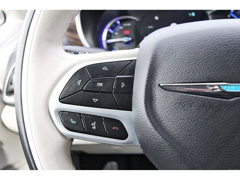 Used 2021 Chrysler Pacifica Limited w/ Uconnect Theater Family Group image 24