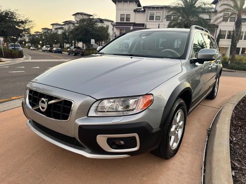 Used 2013 Volvo XC70 3.2 image 1