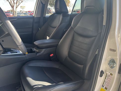 Used 2023 Toyota RAV4 XLE Premium image 13