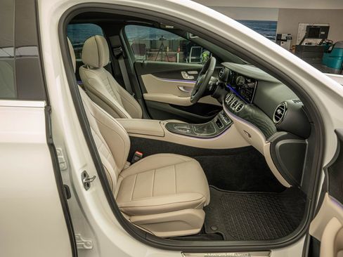 Used 2022 Mercedes-Benz E 450 4MATIC Sedan image 33