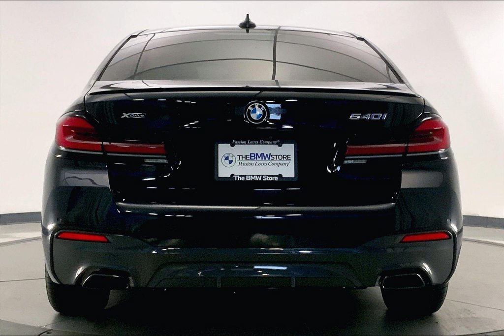 Used 2023 BMW 540i xDrive w/ Executive Package AWD/4WD image 3
