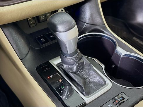 Used 2018 Toyota Highlander Limited image 16