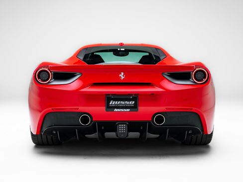 Used 2018 Ferrari 488 GTB image 4