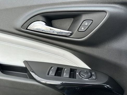 Used 2025 Chevrolet Trax LT image 23