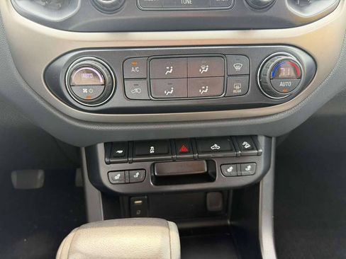 Used 2017 Chevrolet Colorado Z71 RWD image 11