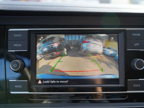 Used 2021 Volkswagen Jetta SE FWD image 25
