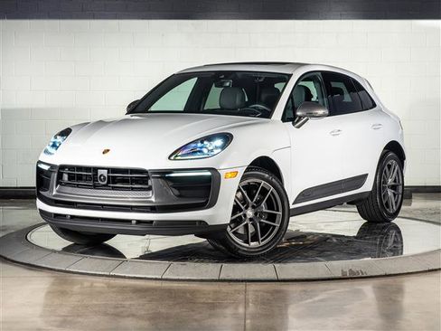 Certified 2026 Porsche Macan AWD/4WD image 1
