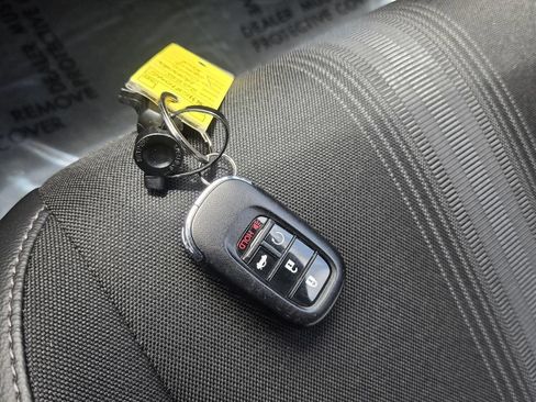 Certified 2025 Honda Civic Sport image 18
