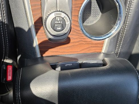 Used 2020 Nissan Pathfinder Platinum image 27