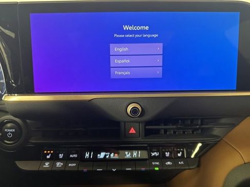 Used 2025 Toyota Crown Signia w/ Advanced Technology Package image 15