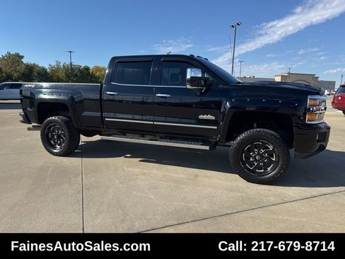 Used 2017 Chevrolet Silverado 2500 High Country w/ Duramax Plus Package image 28