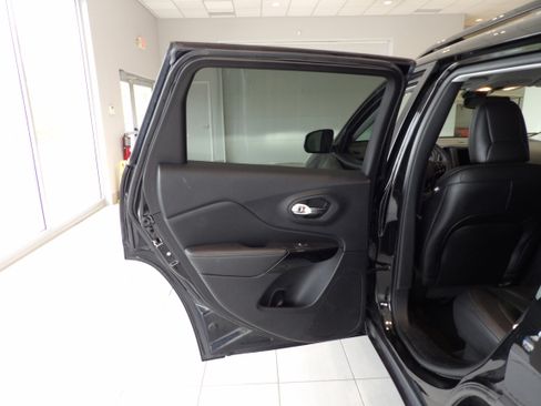 Used 2023 Jeep Cherokee Altitude Lux AWD/4WD image 16