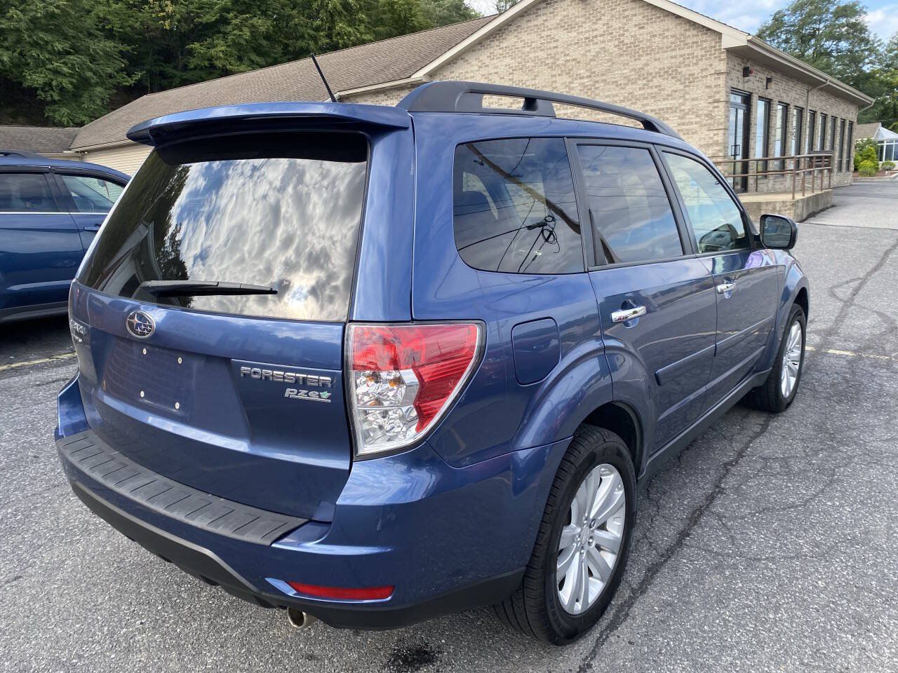Used 2012 Subaru Forester 2.5X Premium AWD/4WD image 5