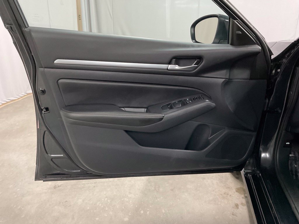 Used 2022 Nissan Altima 2.5 SV FWD image 23