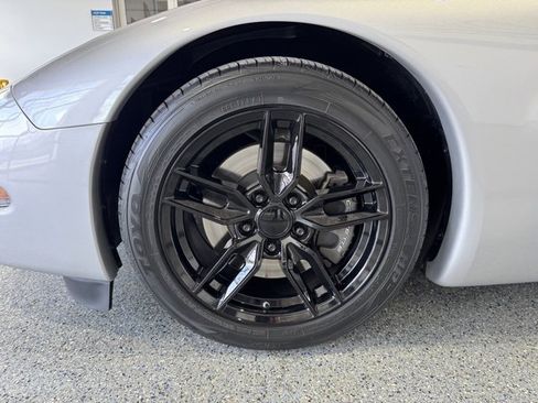 Used 2002 Chevrolet Corvette Coupe w/ Preferred Equipment Group2 image 19