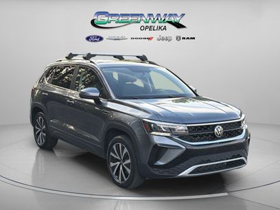 Used 2022 Volkswagen Taos SE w/ Panoramic Sunroof Package