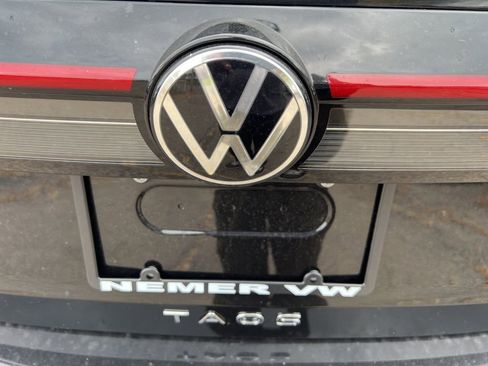 New 2025 Volkswagen Taos SE image 9