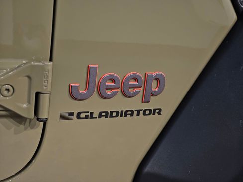 Used 2025 Jeep Gladiator Mojave w/ Convenience Group image 36