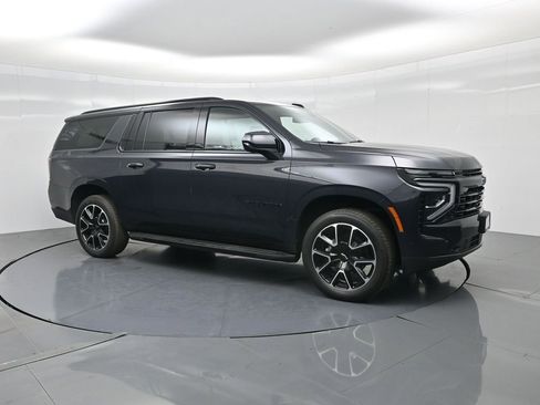 Used 2025 Chevrolet Suburban RST image 18