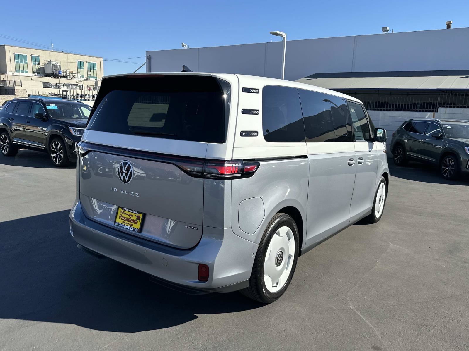 Certified 2025 Volkswagen ID. Buzz 1st Edition AWD/4WD image 4