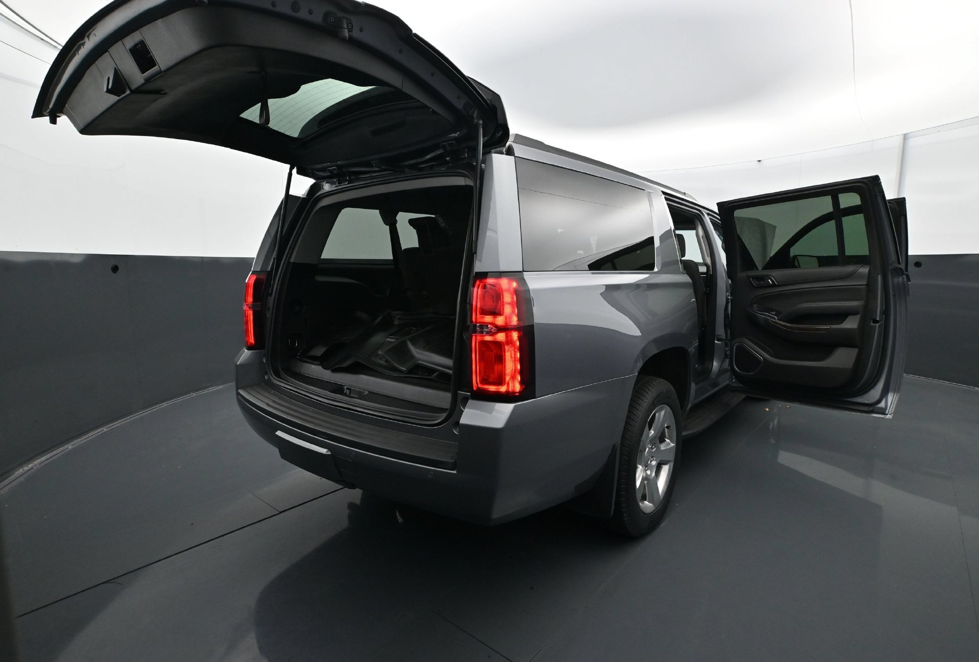 Used 2019 Chevrolet Suburban LS w/ Max Trailering Package AWD/4WD image 36