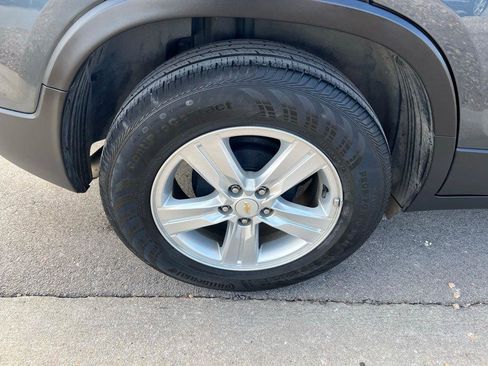 Used 2022 Chevrolet Trax LT w/ LT Convenience Package image 13