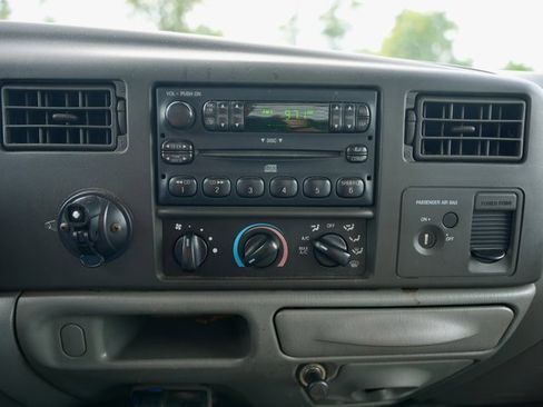 Used 2004 Ford F450 XL image 18