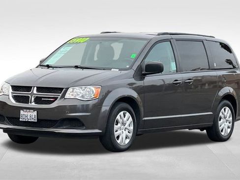 Used 2018 Dodge Grand Caravan SE w/ UConnect Hands-Free Group image 8