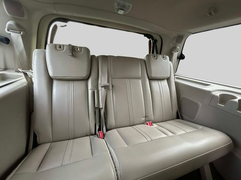 Used 2015 Lincoln Navigator 4WD image 16